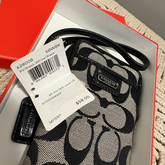 Coach Y2K Black Signature Wristlet - Picture 4 of 5
